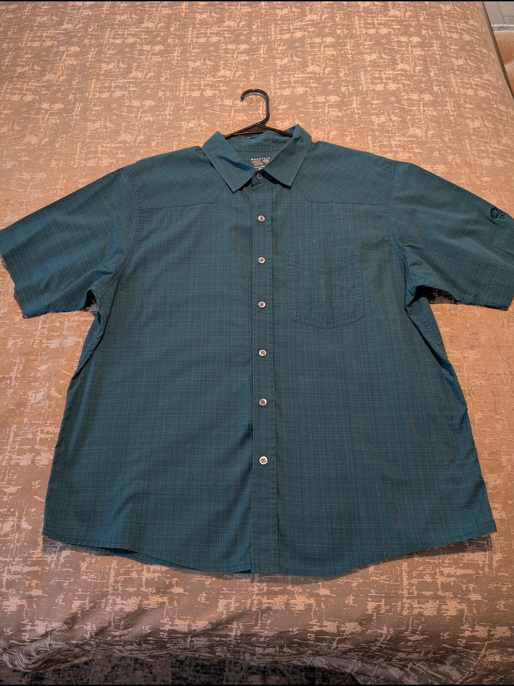Mountain Hardwear Men's Short-Sleeve Button-Up Shirt in Teal Green
